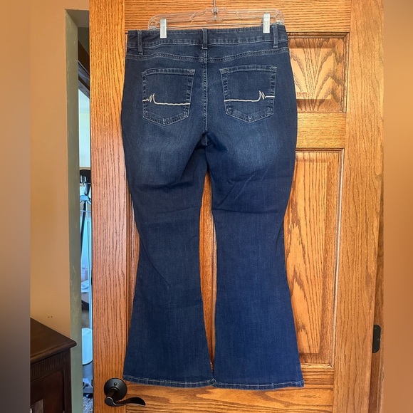 Maurice’s Classic Mid Rise Flared Jeans - Picture 2 of 4